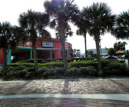 Seahorse Oceanfront Inn Атлантик-Бич Экстерьер фото